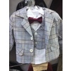Costum in carouri