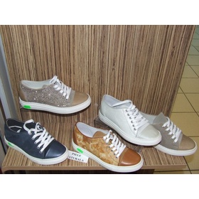 Tenisi din piele naturala